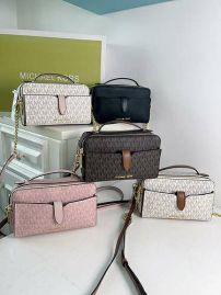 Picture of Michael Kors Lady Handbags _SKUfw129227726fw